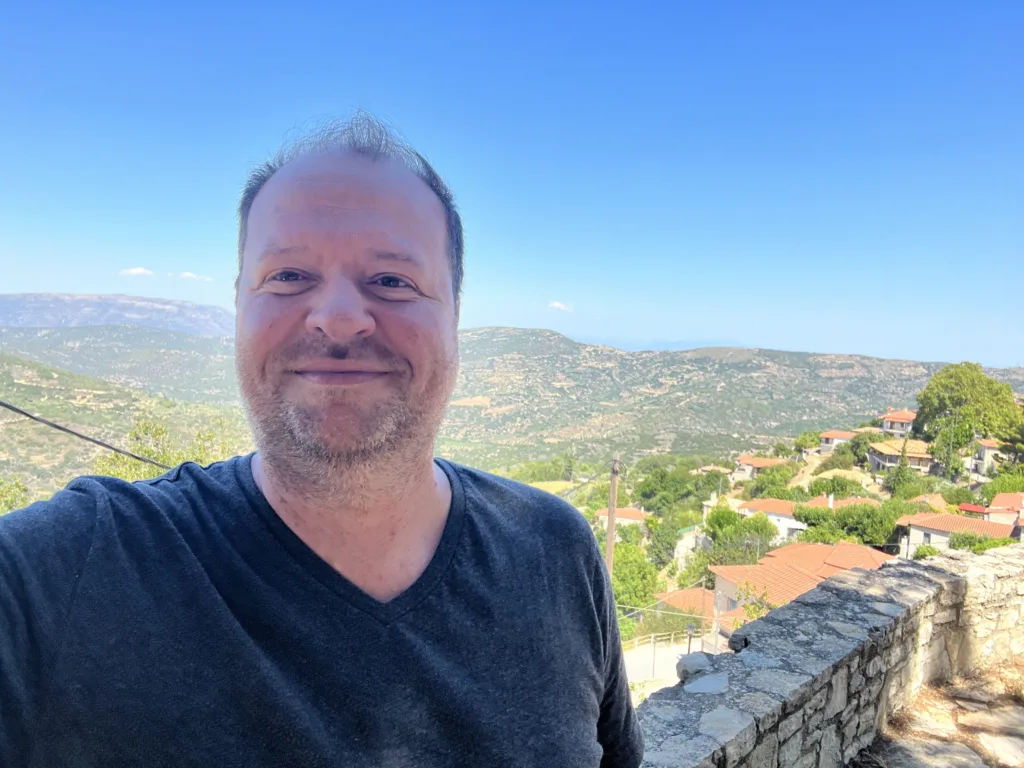 Βασίλης Αλιγιάννης:  Ένας λάτρης της ελληνικής παράδοσης